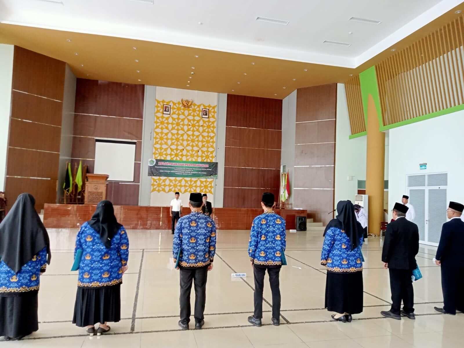 Kepala Biro AUAK IAIN SAS Babel Melantik Dua Pejabat Fungsional Dosen dan Lima Orang PPPK