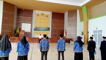 Kepala Biro AUAK IAIN SAS Babel Melantik dan Mengambil Sumpah 2 Pejabat Fungsional Dosen dan 5 Orang PPPK (Senin, 22 April 2024)